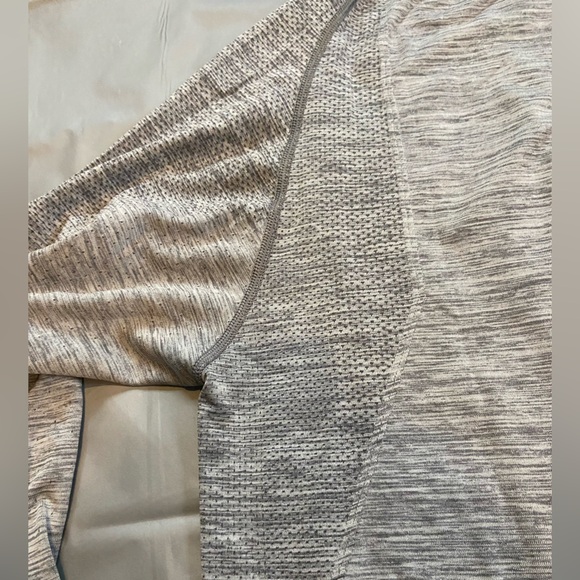 Men’s grey lululemon long sleeve - Picture 5 of 7